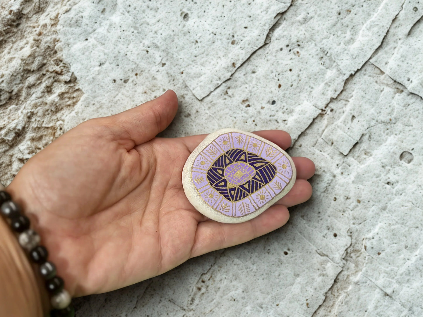 Piedra decorativa pintada a mano - Pm_Art