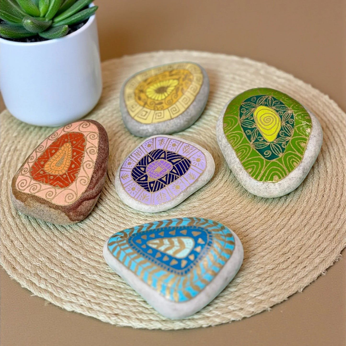 Piedra decorativa pintada a mano - Pm_Art