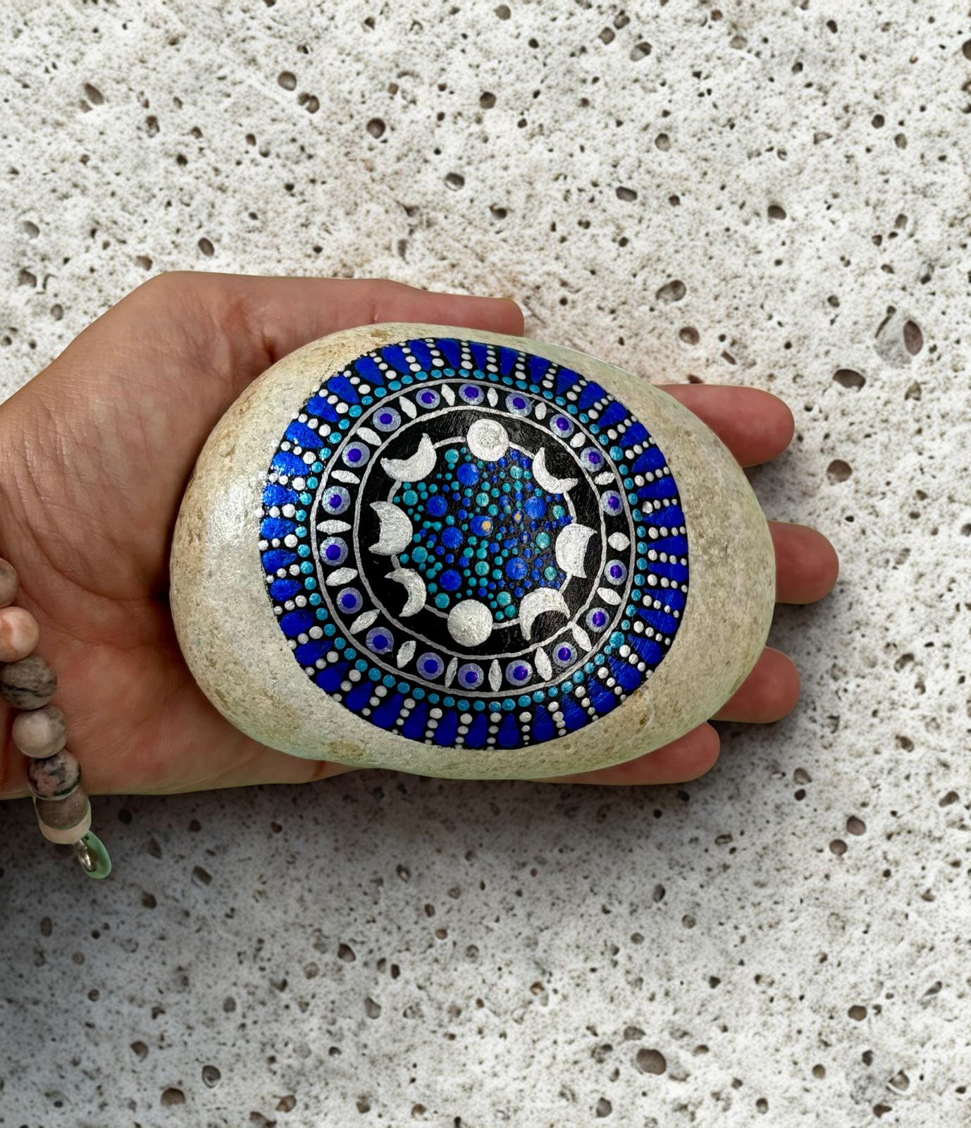 Piedra decorativa pintada a mano - Pm_Art